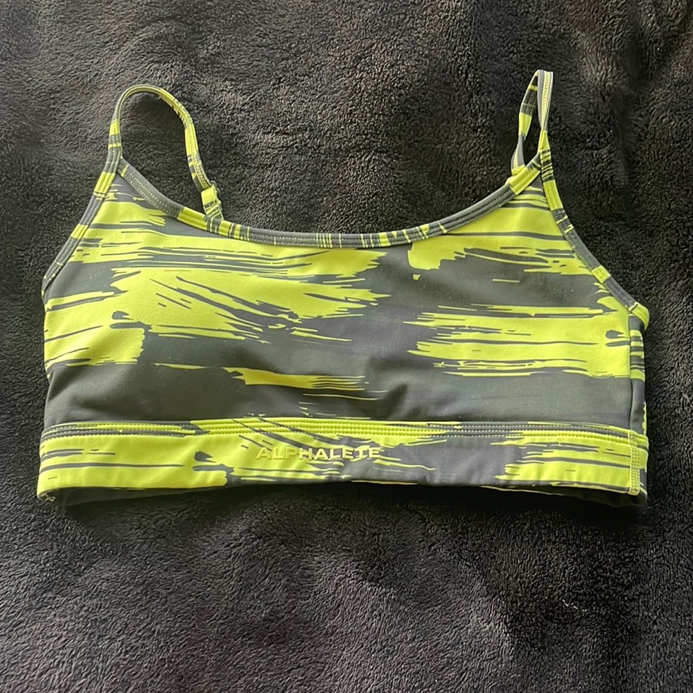 Alphalete Cross-Back Sports Bra